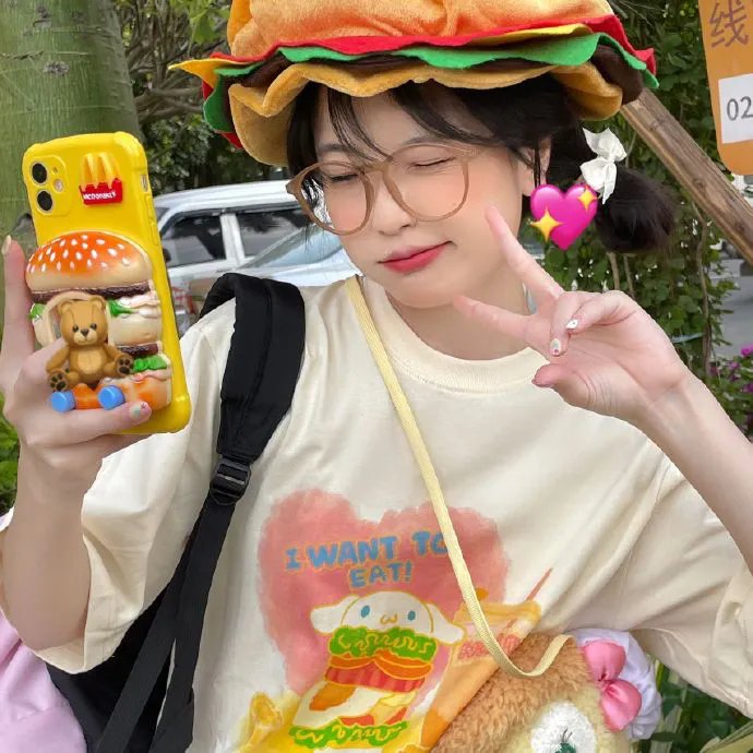 坐推土机的少女